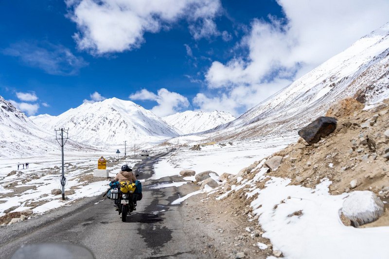 Khardungla Pass High Attitude Driving